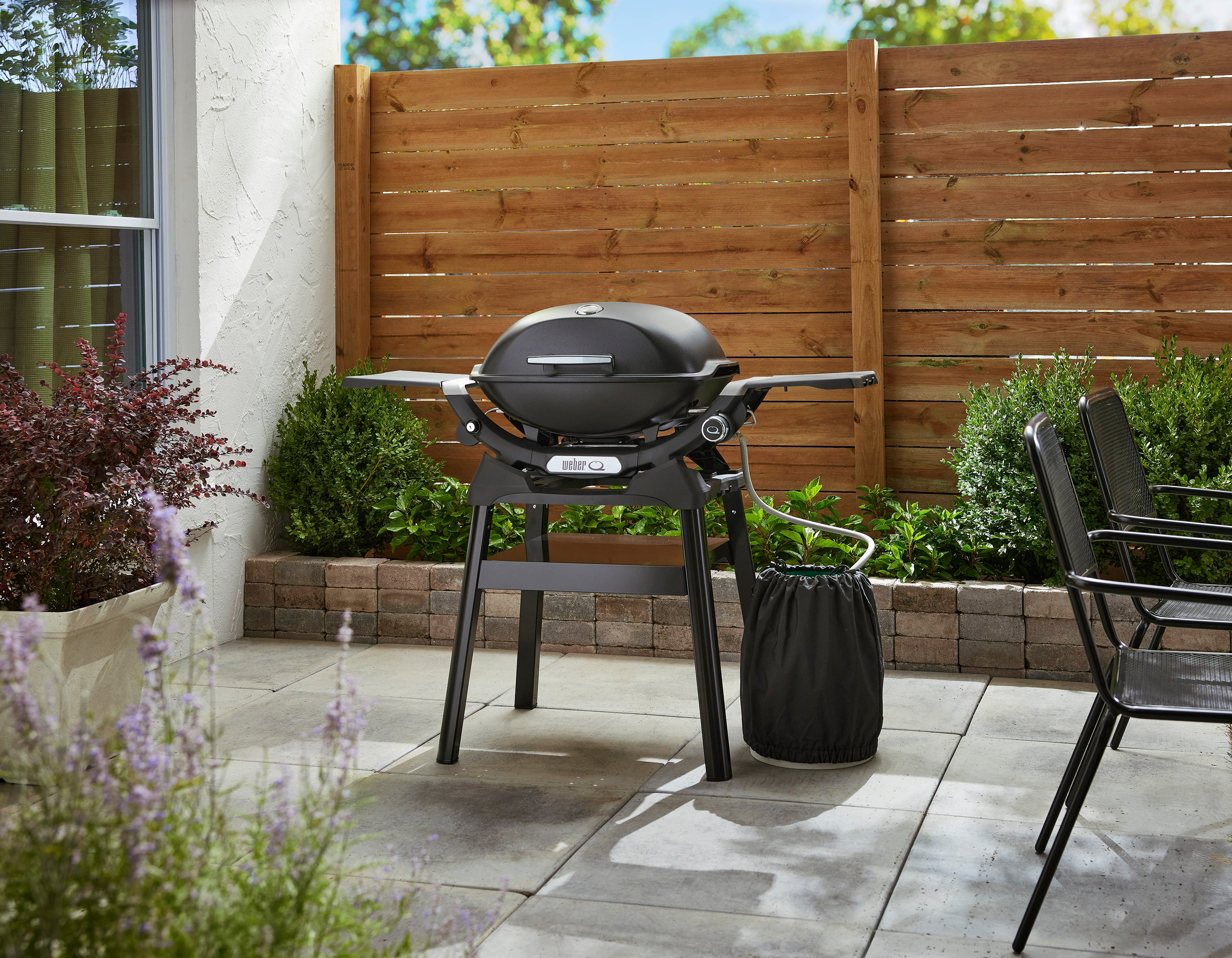 Weber Q 2200N Gas Barbecue with Side Tables and Compact Stand