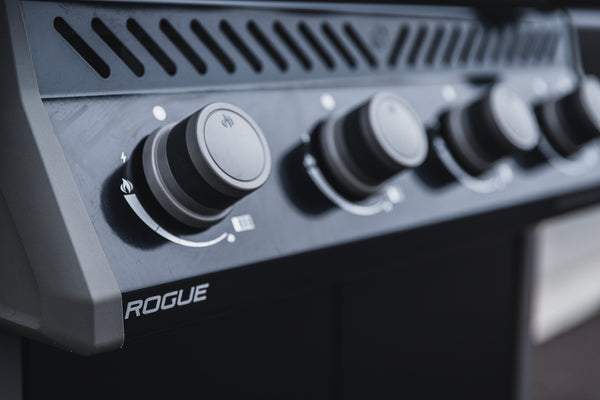 Napoleon Rogue 525 LPG, all black design