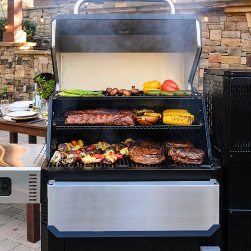 Masterbuilt Gravity Series 1050 Digital Charcoal Grill and Smoker